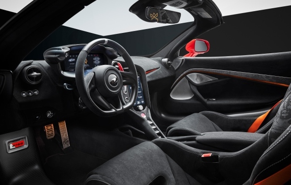 Дорогой салон автомобиля McLaren 750S
