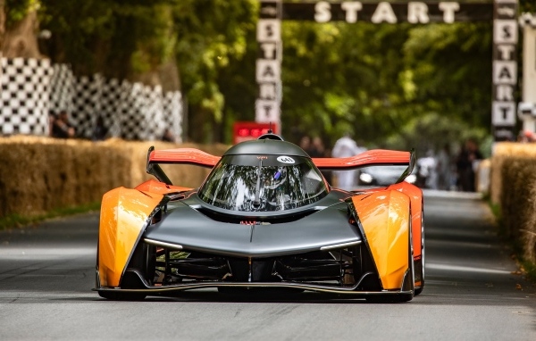 Гоночный спорткар McLaren Solus GT