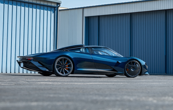 Стильный быстрый автомобиль McLaren Speedtail