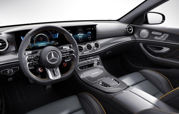 Черный кожаный салон автомобиля Mercedes-AMG E 63 S 4MATIC+