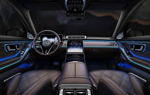 Черный кожаный салон автомобиля Mercedes MAYBACH S 680 4MATIC