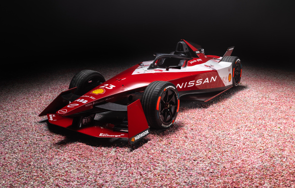 Гоночный автомобиль Nissan E-4ORCE 04