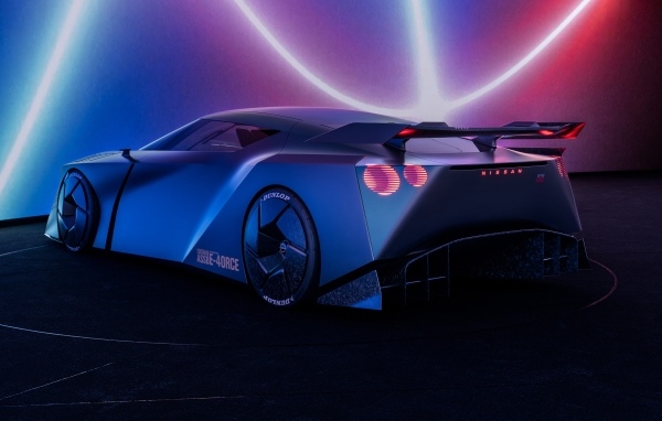 Вид сзади на автомобиль Nissan Hyper Force