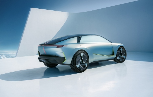Вид сзади на автомобиль Opel Experimental 2023 года