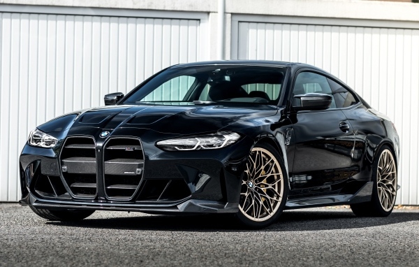 Черный автомобиль Manhart MH4 600