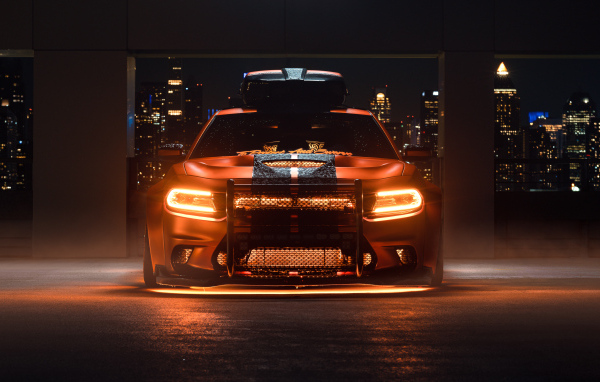 Вид спереди на автомобиль Dodge Charger