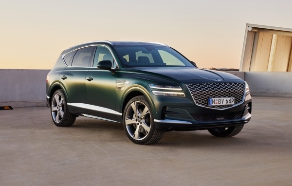 Зеленый внедорожник Genesis GV80 3.5T AWD