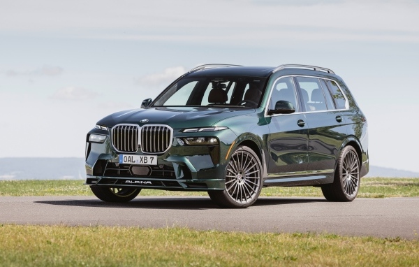 Новый автомобиль Alpina XB7 2023 года