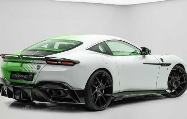 Вид сзади на автомобиль Mansory Tempesta Verde Ferrari Roma