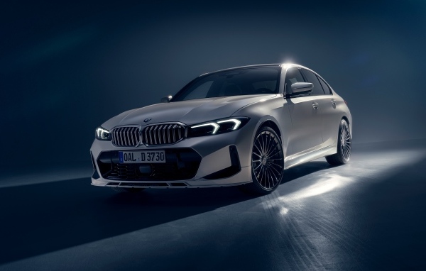 Серебристый автомобиль Alpina D3 S Limousine 2022