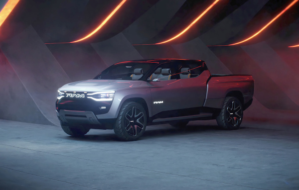 Серебристый пикап Ram 1500 Revolution