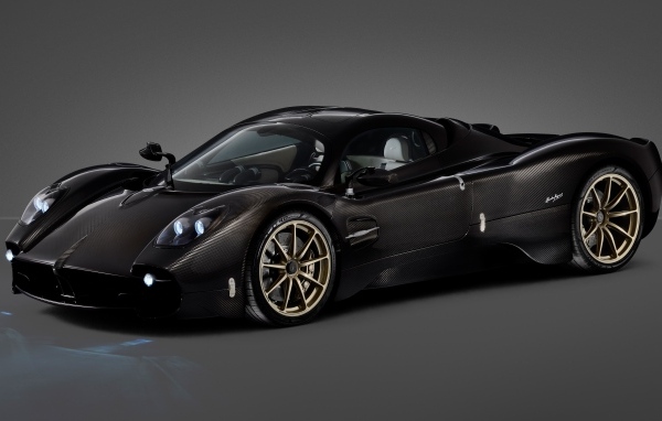 Спортивный автомобиль Pagani Utopia 2023 года