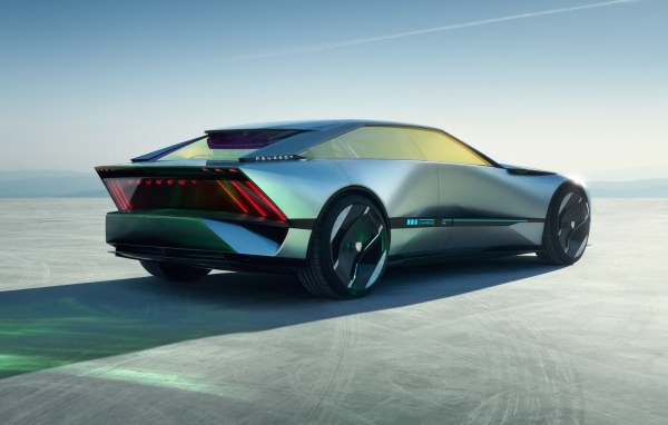 Автомобиль Peugeot Inception Concept 2023 вид сзади