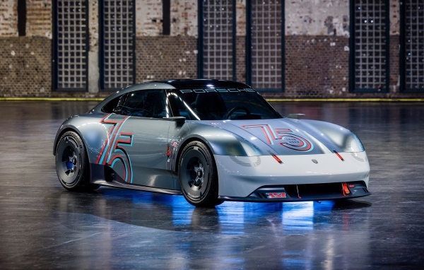 Спортивный автомобиль  Porsche Vision 357 2023 года