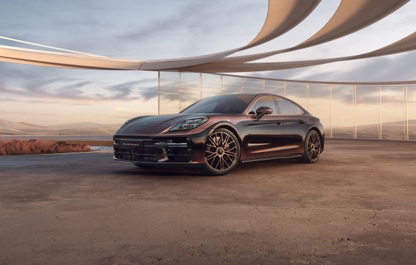 Автомобиль Porsche Panamera Turbo E-Hybrid Sonderwunsch 2024 года
