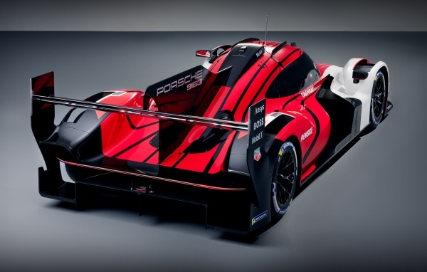 Быстрый гоночный автомобиль Porsche 963 Prototype