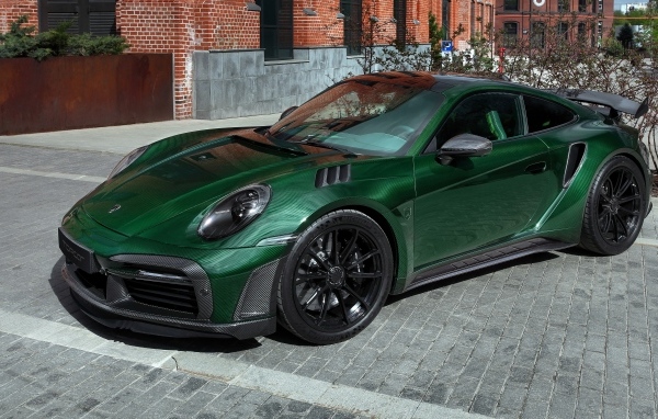 Зеленый автомобиль Porsche 911 Turbo S Stinger GTR