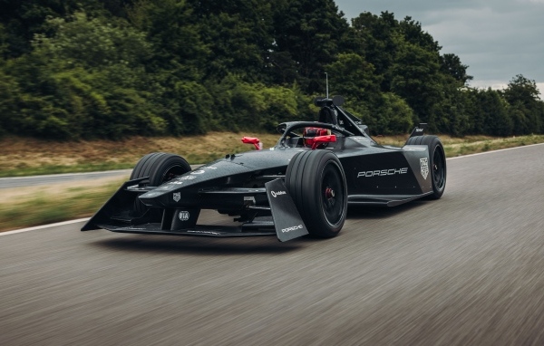 Электрический спортивный автомобиль Porsche 99X