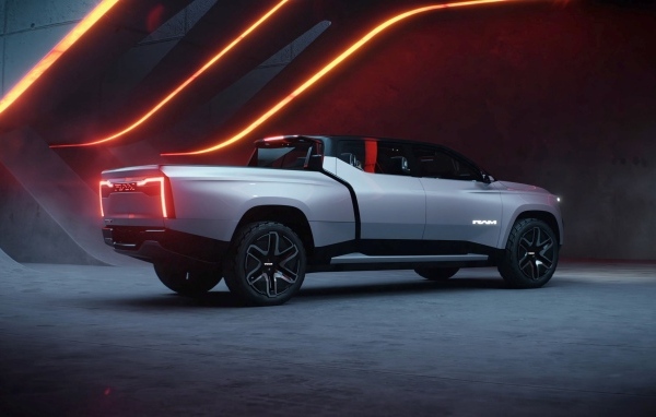 Пикап Ram 1500 Revolution BEV Concept 2023 вид сзади