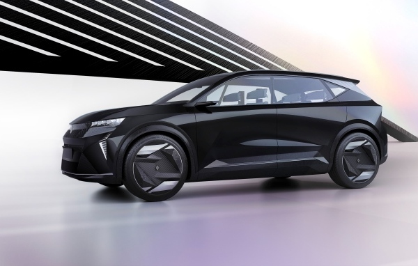 Черный автомобиль Renault Scénic Vision