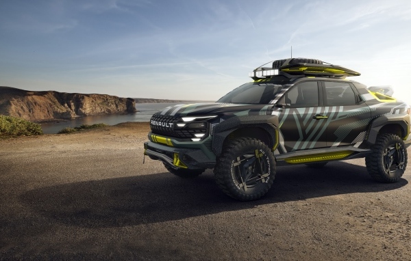 Внедорожник Renault Niagara  у моря