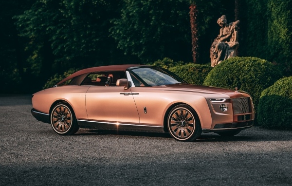 Автомобиль Rolls-Royce Boat Tail 2022