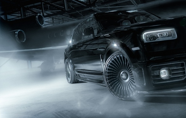 Стильный дорогой автомобиль Rolls-Royce Cullinan