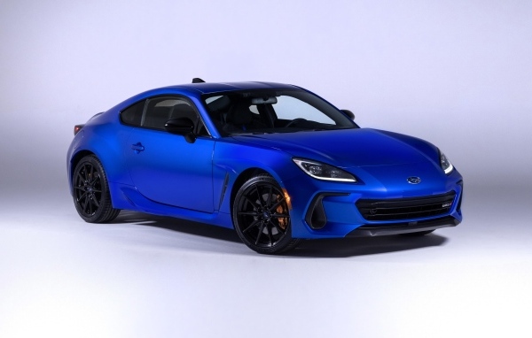 Синий автомобиль Subaru BRZ TS  2024 года