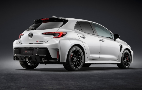 Автомобиль Toyota GR Corolla RZ 2022 года вид сзади