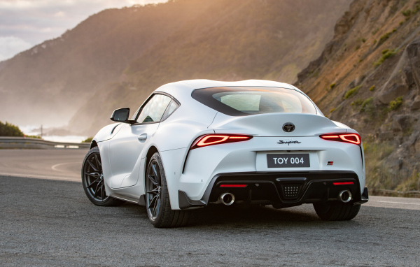 Автомобиль Toyota GR Supra GTS MT вид сзади
