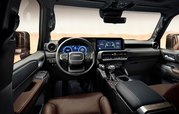 Салон автомобиля Toyota Land Cruiser First Edition 2023 года