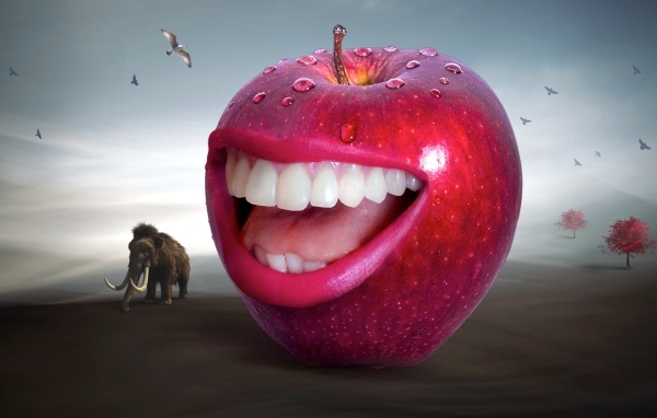 Красное яблоко с зубами