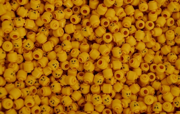 Маленькие желтые фигурки LEGO