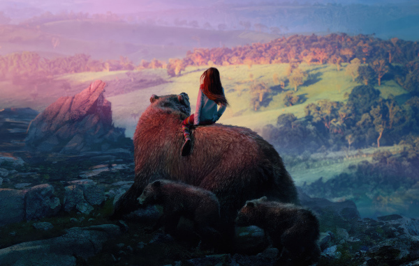 Девочка катается на большом медведе