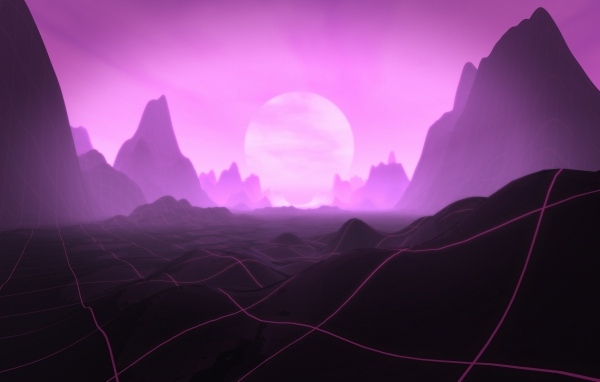 Луна покрыла горы фиолетовым светом