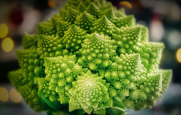Красивая цветная капуста романеско