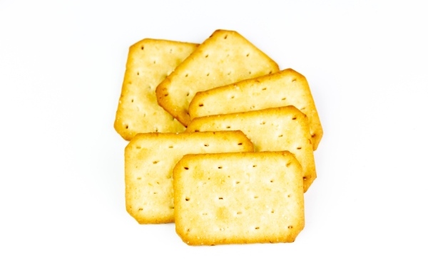 Вкусное хрустящее печенье крекер 
