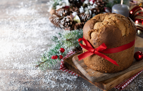 Свежий хлеб с красной лентой