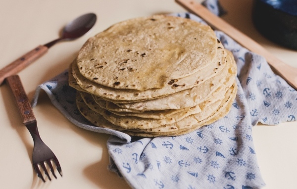 Мексиканская тортилья на тарелке