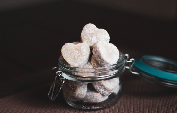 Пряники в форме сердца  в стеклянной банке