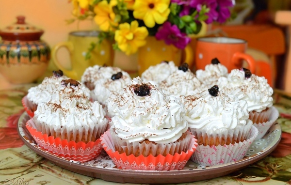 Сладкие маффины с воздушным кремом