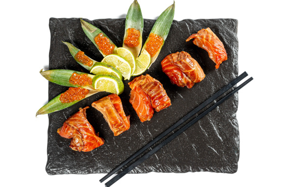 Рыба с лаймом и палочками