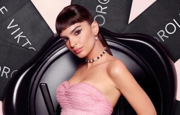 Американская модель Эмили Ратаковски с украшением на шее