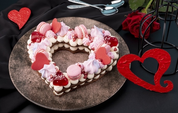 Торт в форме сердца для любимой на День Святого Валентина