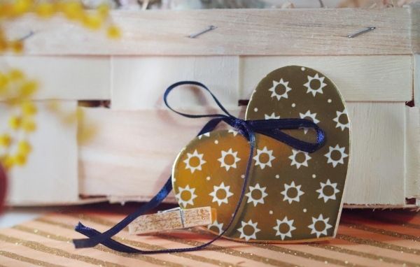 Больше сердце с деревянным ящиком