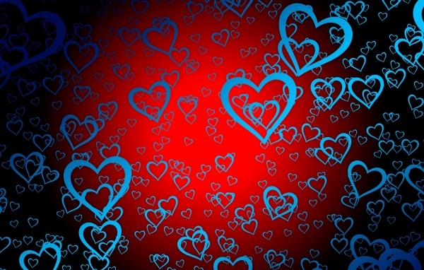 Много голубых сердец на красном фоне