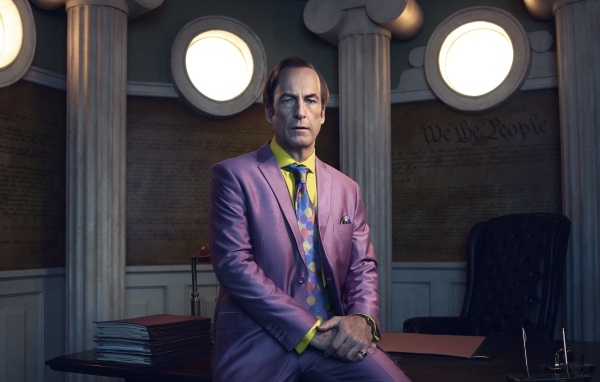 Актер Боб Оденкёрк в костюме