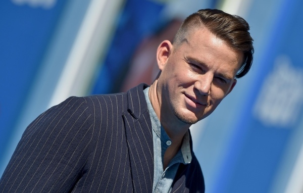 Актер Ченнинг Татум в костюме