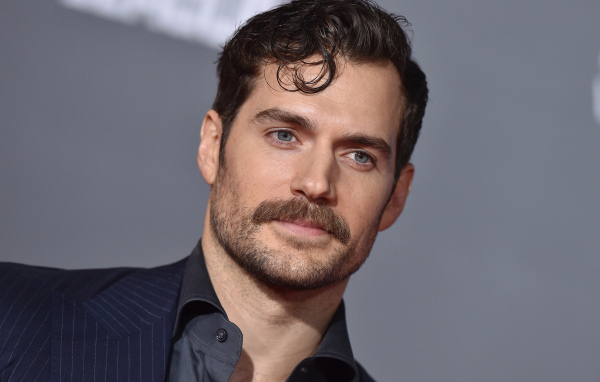 Актер Генри Кавилл с усами