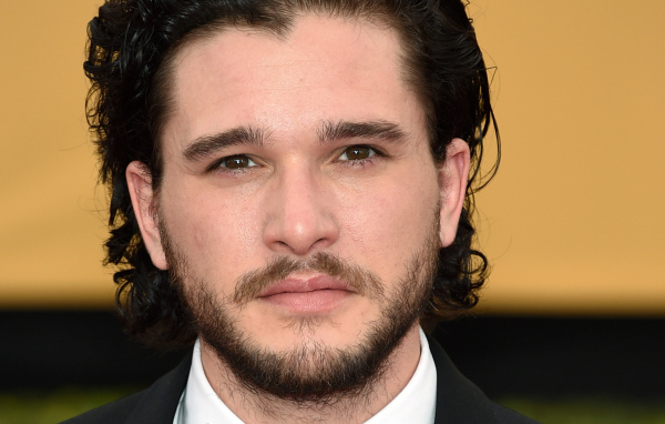 Кареглазый мужчина, актер  Кит Харингтон